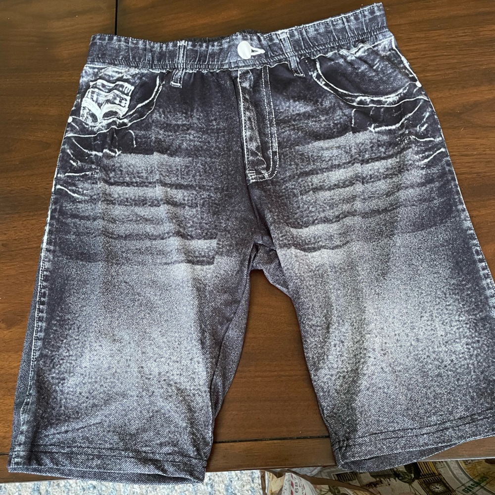 Women’s stretchy knee length shorts